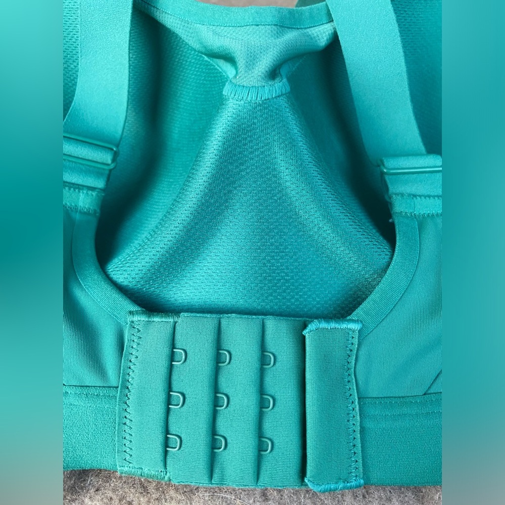 Victoria secret 36DD - Picture 3 of 4